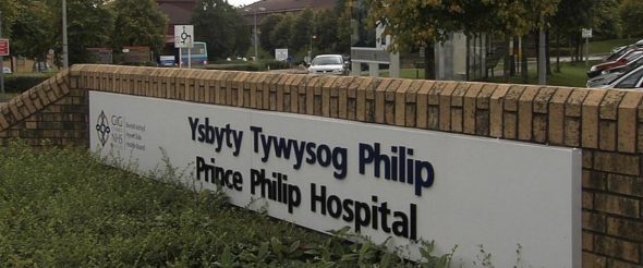 An image of the hospital name signage at the entrance of the hospital